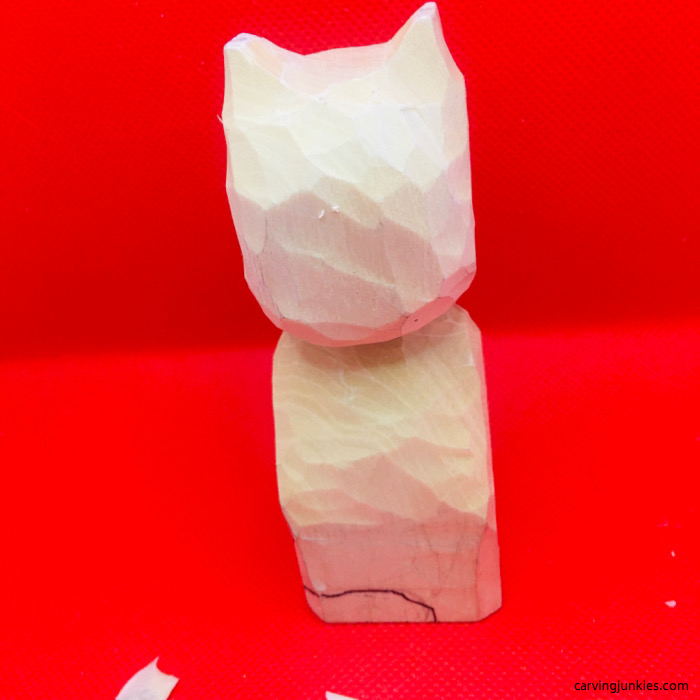 Back view of cat carving