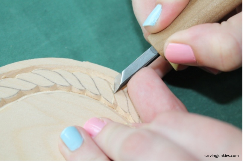 Cutting wooden rope pattern