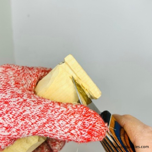 Separating Lily pad on frog carving