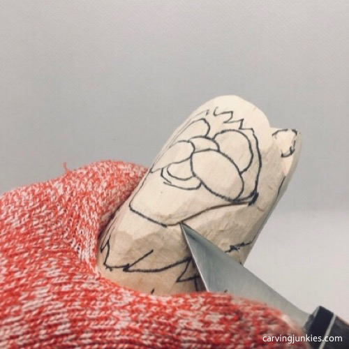 Making a stop cut on lion head