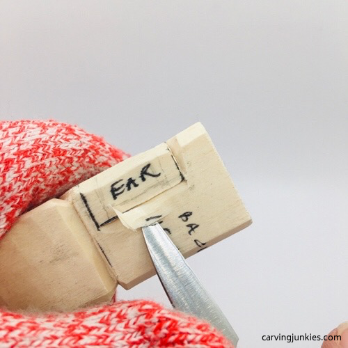 Line cut on mouse wood carving