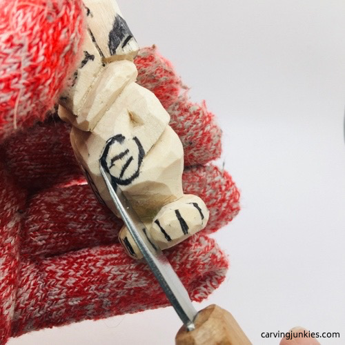 Carving claws on mouse wood carving