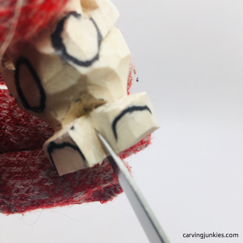 Splitting legs on mouse wood carving