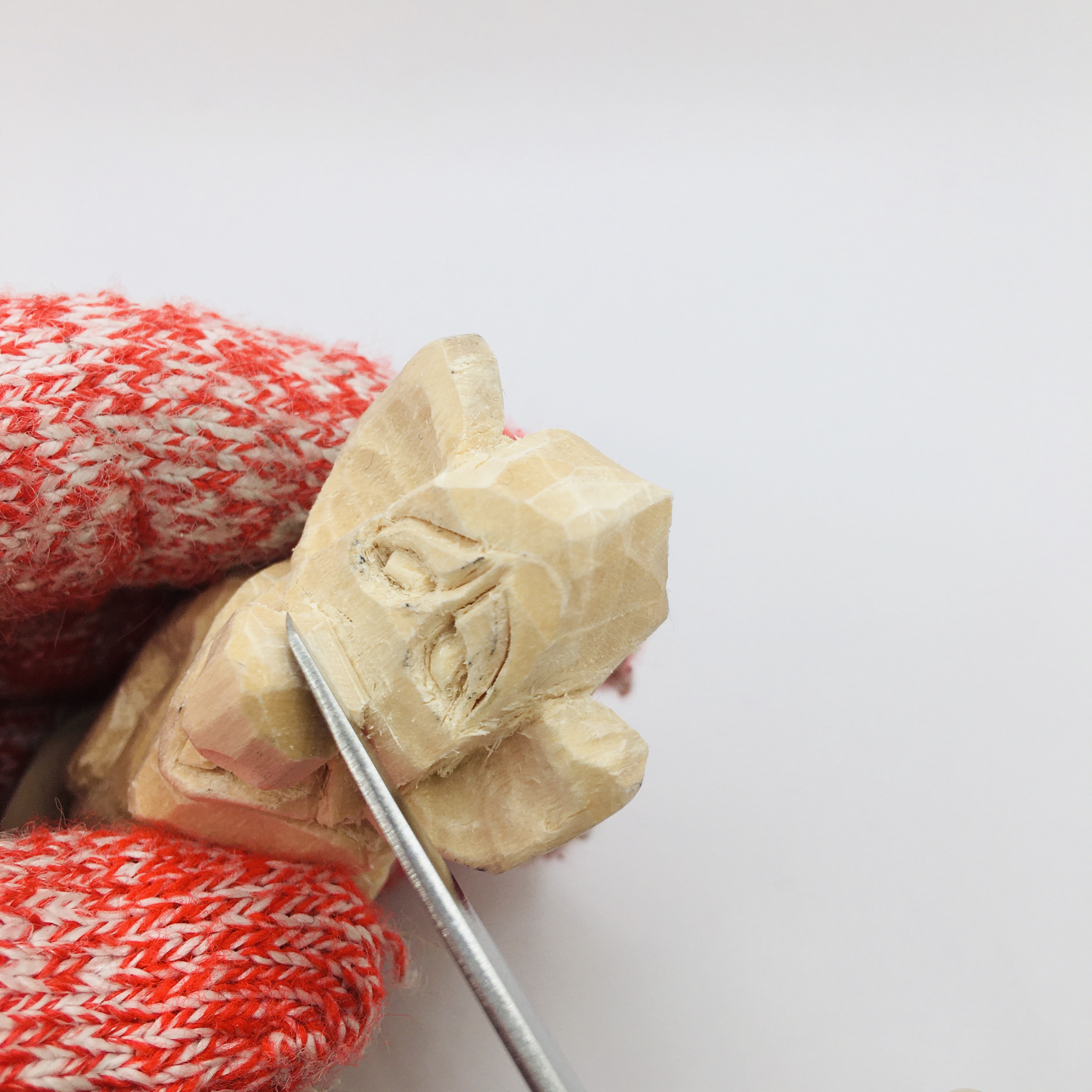 Angling nose on mouse wood carving