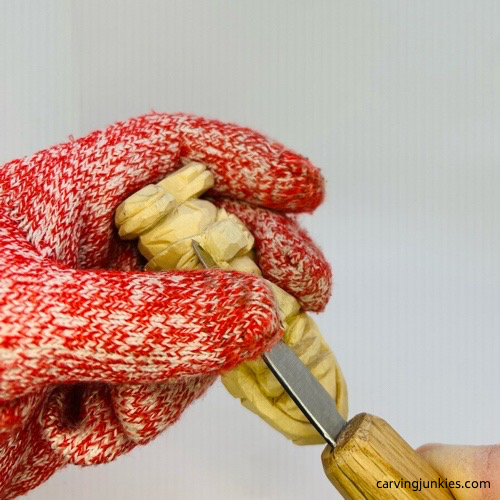 Carving fingers on nisse carving