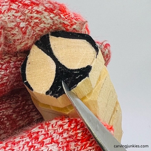 Shaping shoes on nisse carving