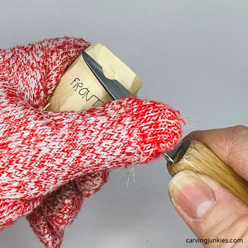 Rounding head on nisse carving