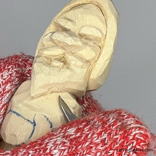 Narrow neck on nisse carving