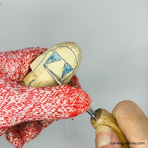 Starting nose on nisse carving