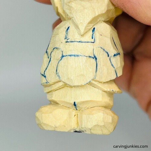 Separating front details on nisse carving