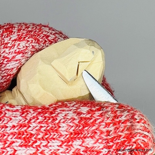 Notching tassel on nisse carving