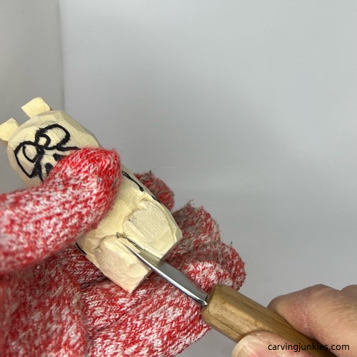 Splitting feet on wooden pig