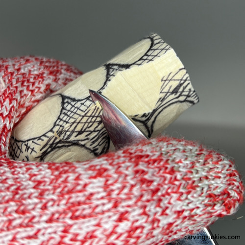 Making wide V-cuts on Valentine hearts wood carving