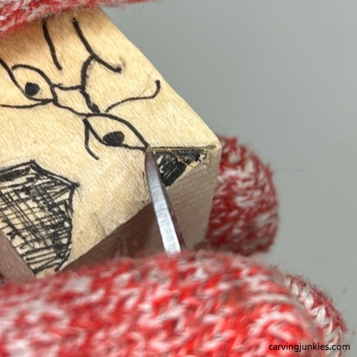 Pyramid cut on cat whittling Starting pyramid cut on whittled cat