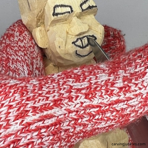 Carving teeth on tubby man wood carving Separating teeth on tubby man wood carving