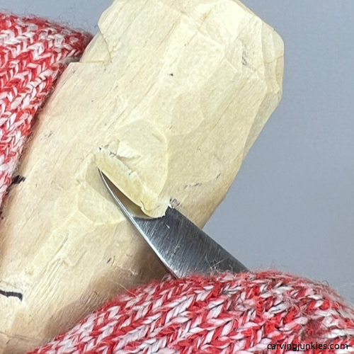 Narrowing head on wood carved mummy Wide V-cut on wood carved mummy