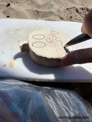 Separating curvy guideline on wooden pumpkin