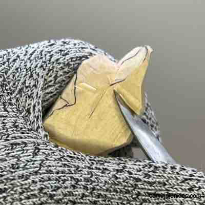 Using a V-cut on Viking horns