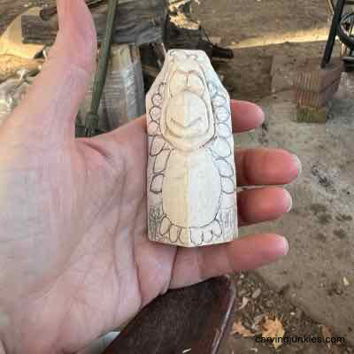 Get free step-by-step tutorial  for a humorous, handcrafted wooden turkey! Feathers are sketched on wood turkey